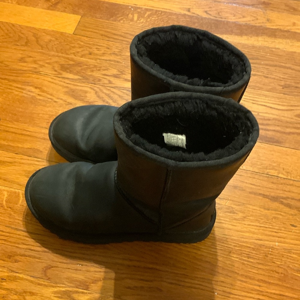 Black Classic Short Boot UGG